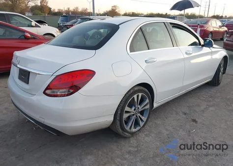 2018 Mercedes-Benz C 300 из США, поврежденный, VIN 55SWF4JB1JU237310